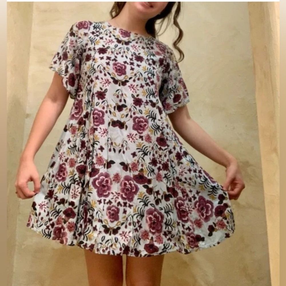 Kimchi Blue Dress Size M Floral Summer Vacation Mini Cutout Flutter Sleeve